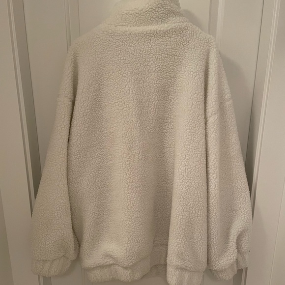 Pretty Little Thing White Oversized Borg Pocket Front Coat Size 10 - Picture 11 of 11